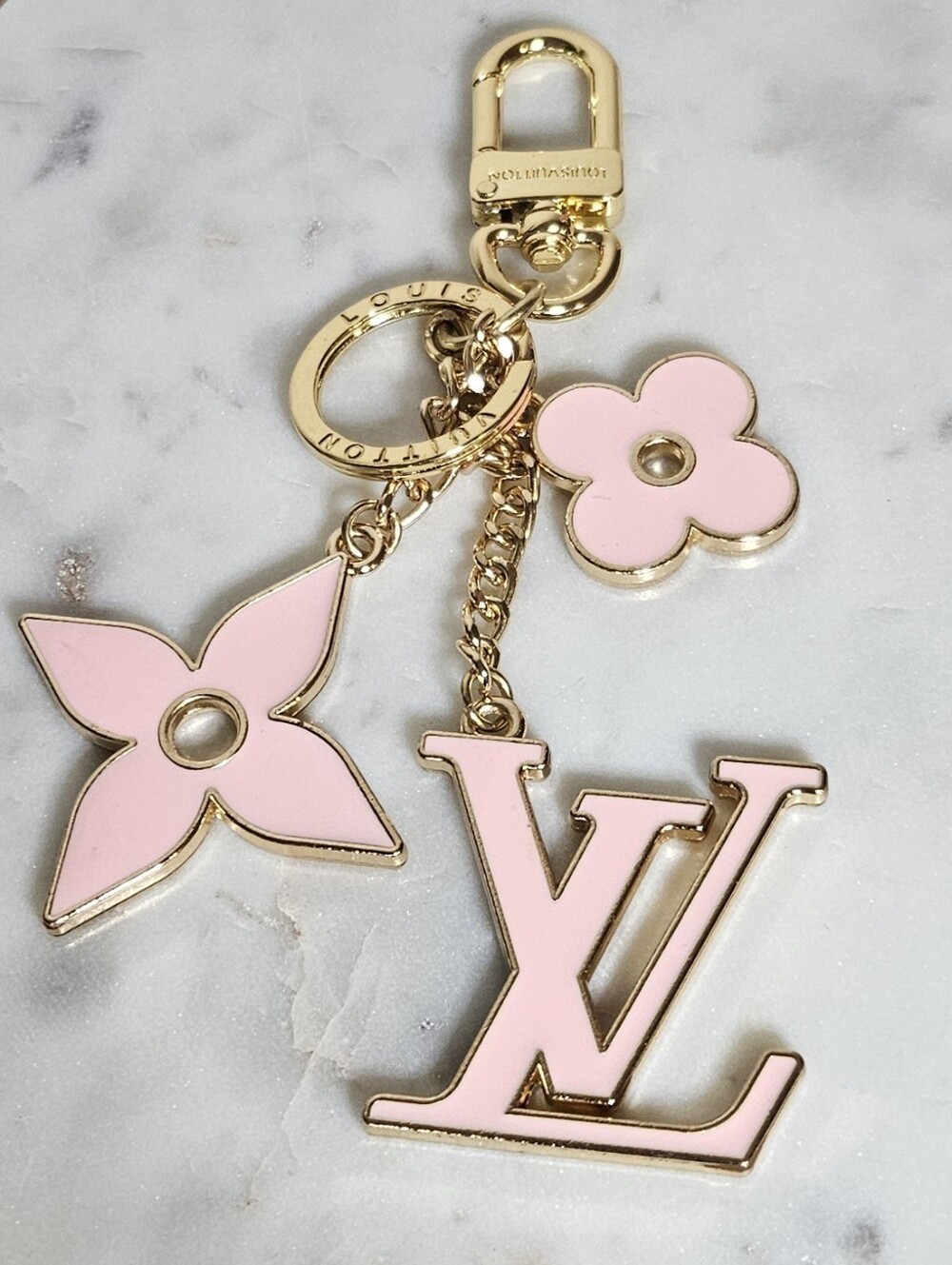 Fashion Charm 🌸